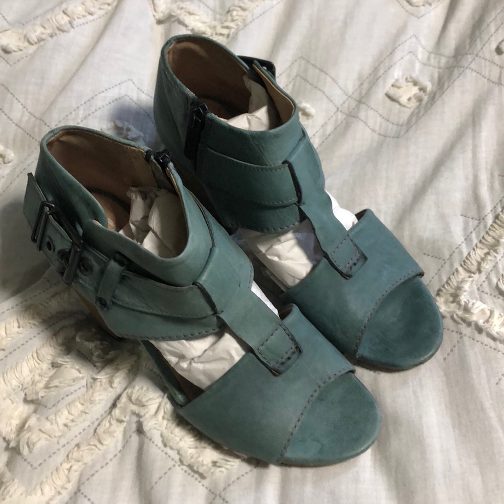 T8 Made in Portugal Artisan Soft Green Leather Heels - EU 37